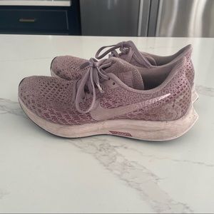 Nike Zoom Pegasus 35 tennis shoes